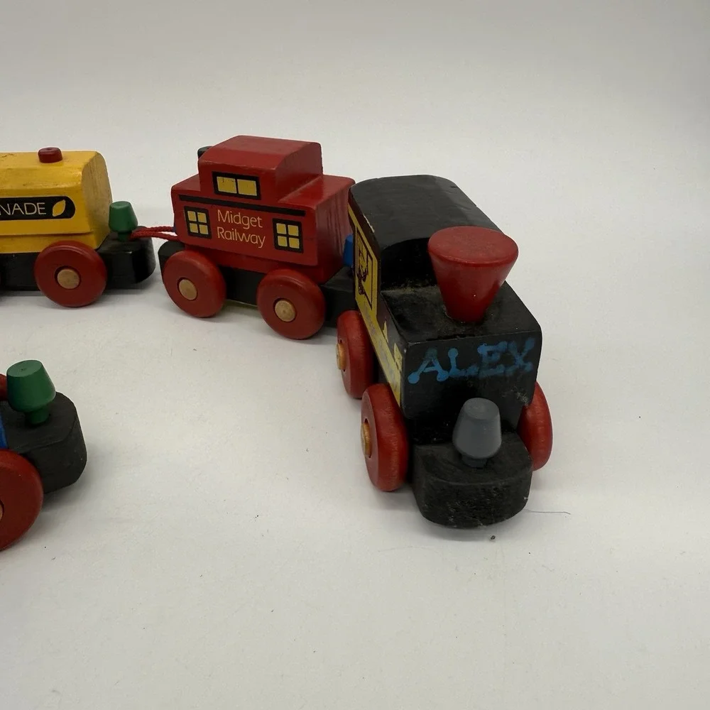 The Montgomery Schoolhouse‎ Vermont Midget Railway Wood Train Cars 6 Piece Set